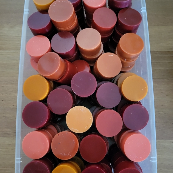 Reclaimed Candle Wax 1 Pound Reds and Oranges - Picture 2 of 4